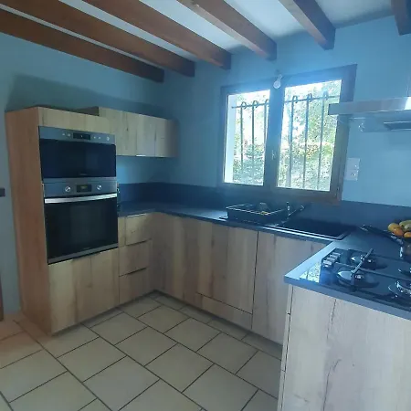 Maison Familiale Proche De La Plage Avec Jardin Et Terrasse, Ideale Pour 6 Pers. - Fr-1-648-155